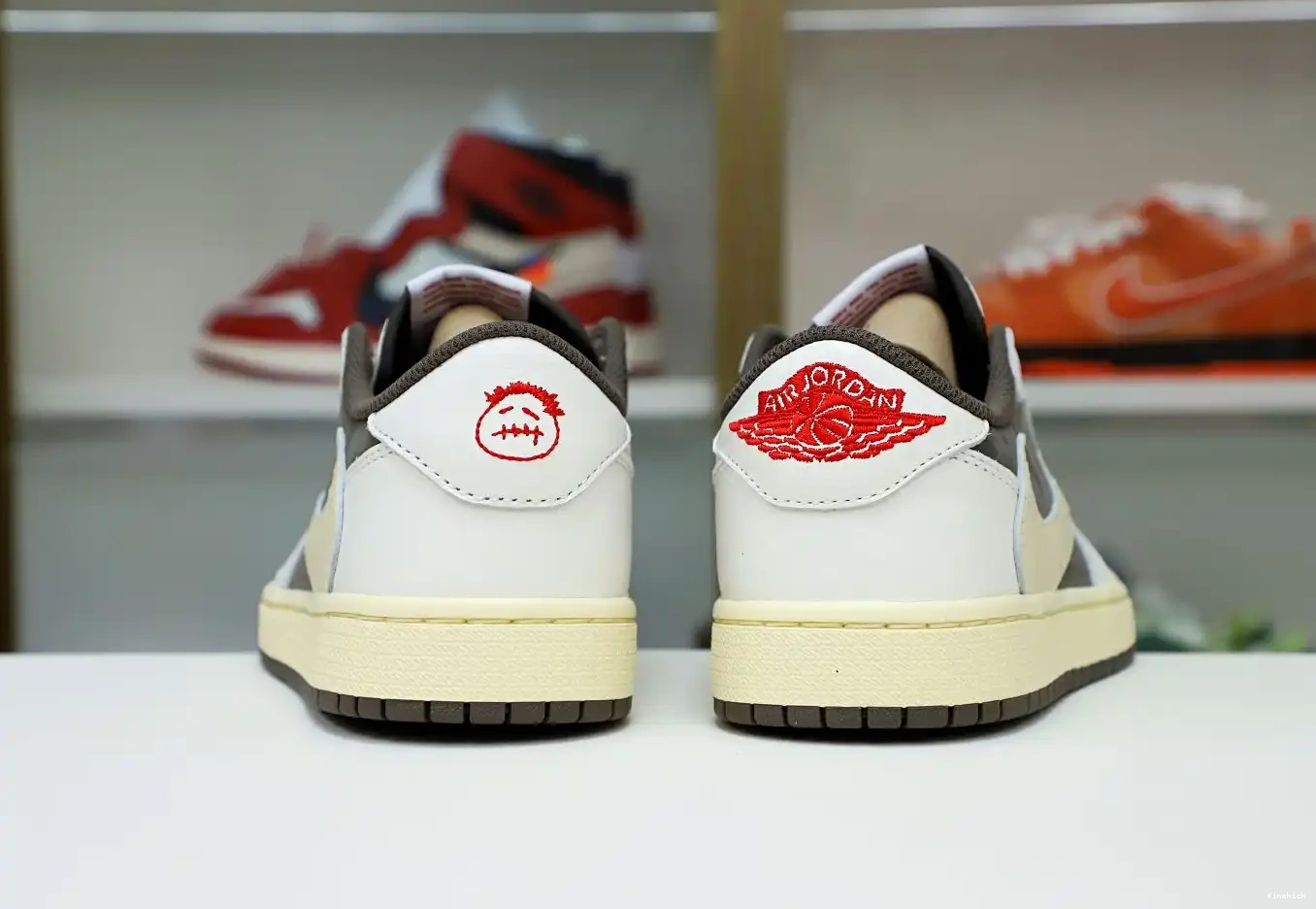 MOCHA REVERSE X 1 LOW JORDAN OG SCOTT TRAVIS AIR 0404